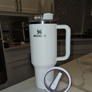 Stanley Off White Quencher with Lid